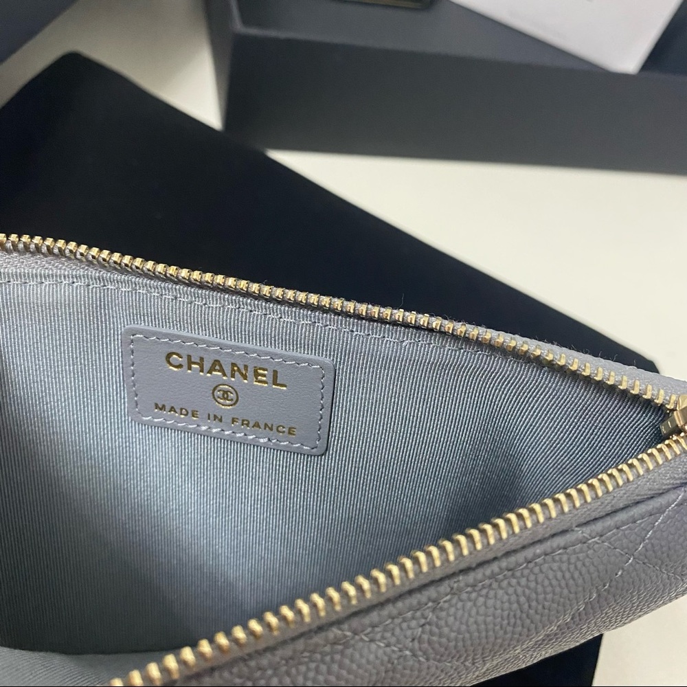 Chanel Phone Card Holder Pouch Interlocking CC logo Zipper Wallet Cute Elegant - Picture 6 of 17